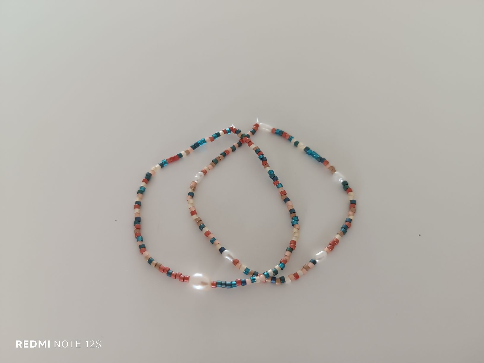 Armbänder & -reifen: Armbändli mit Süsswasserperlen rot blau creme – Gebraucht aus Luzern von sim_lqq2