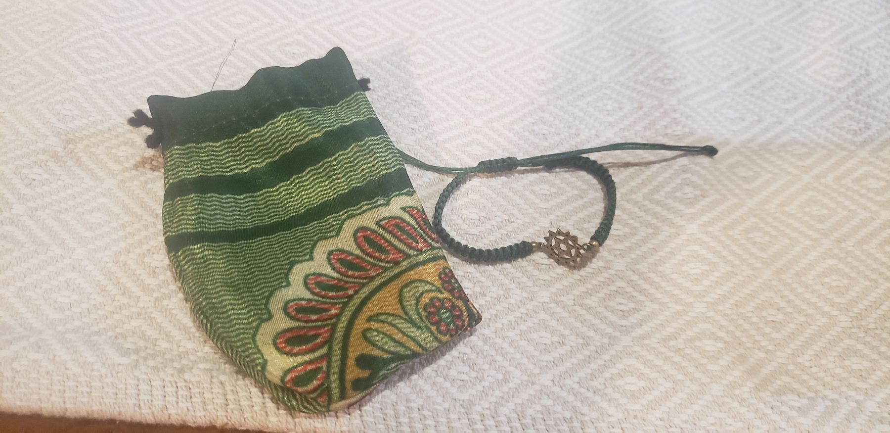 Armbänder & -reifen: Joli bracelet fait main. – Neu und originalverpackt aus Le Séchey von Jill93