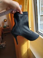 Schwarze Peep-Toe Stiefeletten, Gr. 39