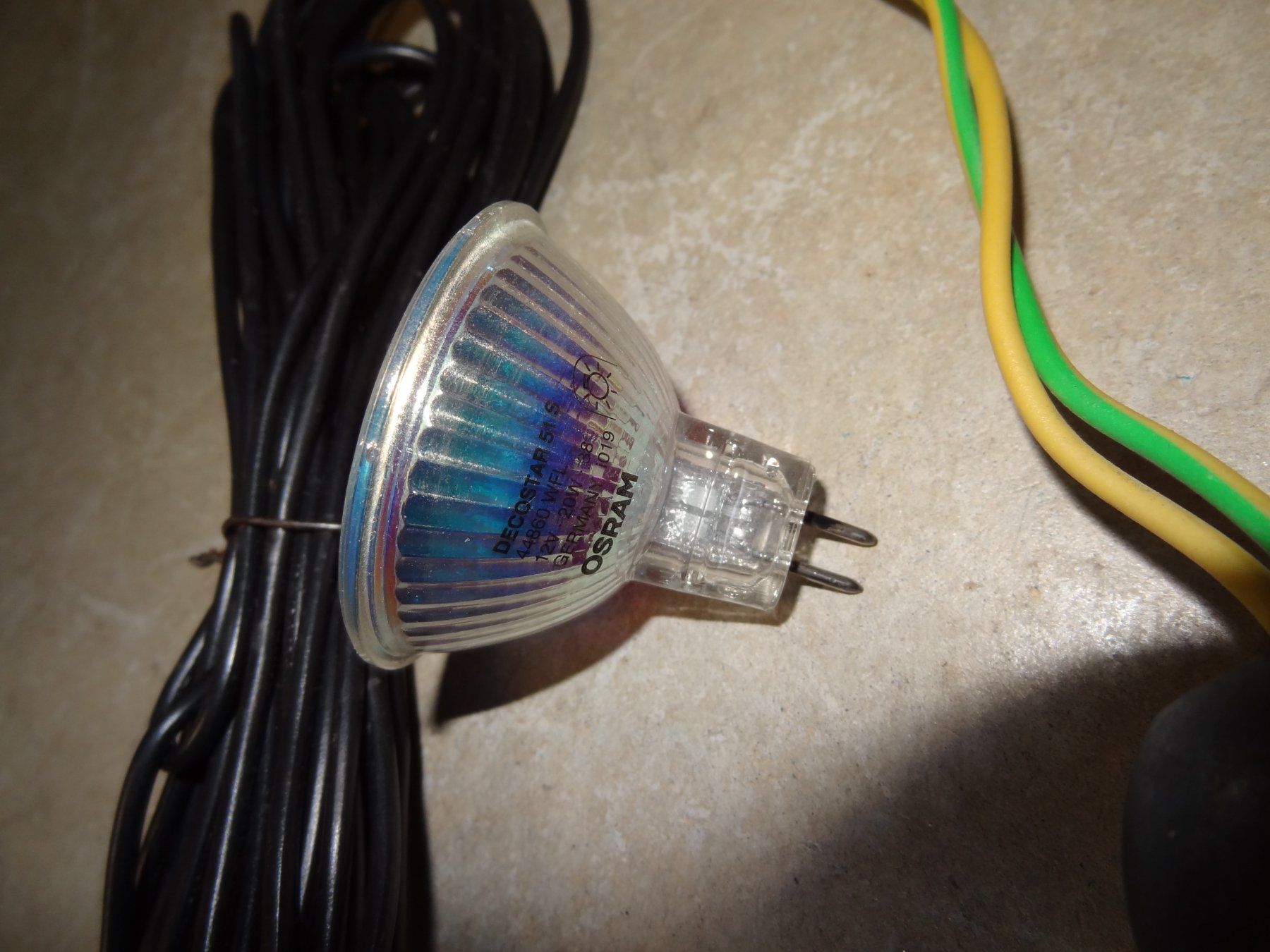 Lampade: Lampe halogène OSRAM avec douille et câble, bon état – Usato da Satigny venduto da salvatore73 2