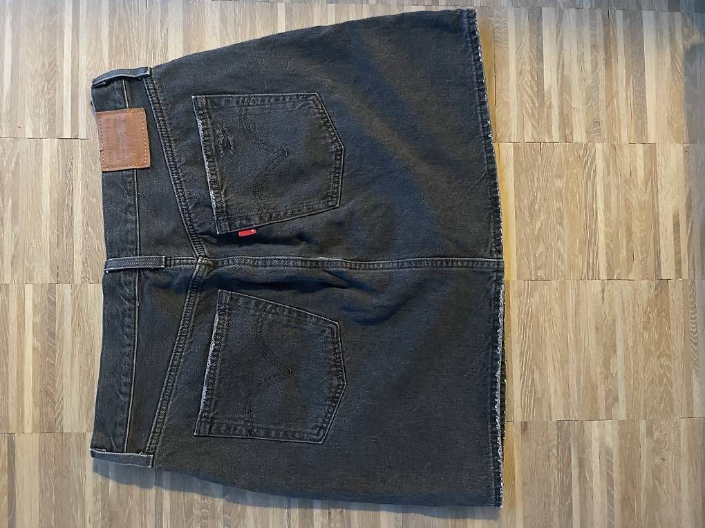 Levi's Gonne: Levis Jupe/Rock 31 – Usato da Bern venduto da mia_8nfn 1