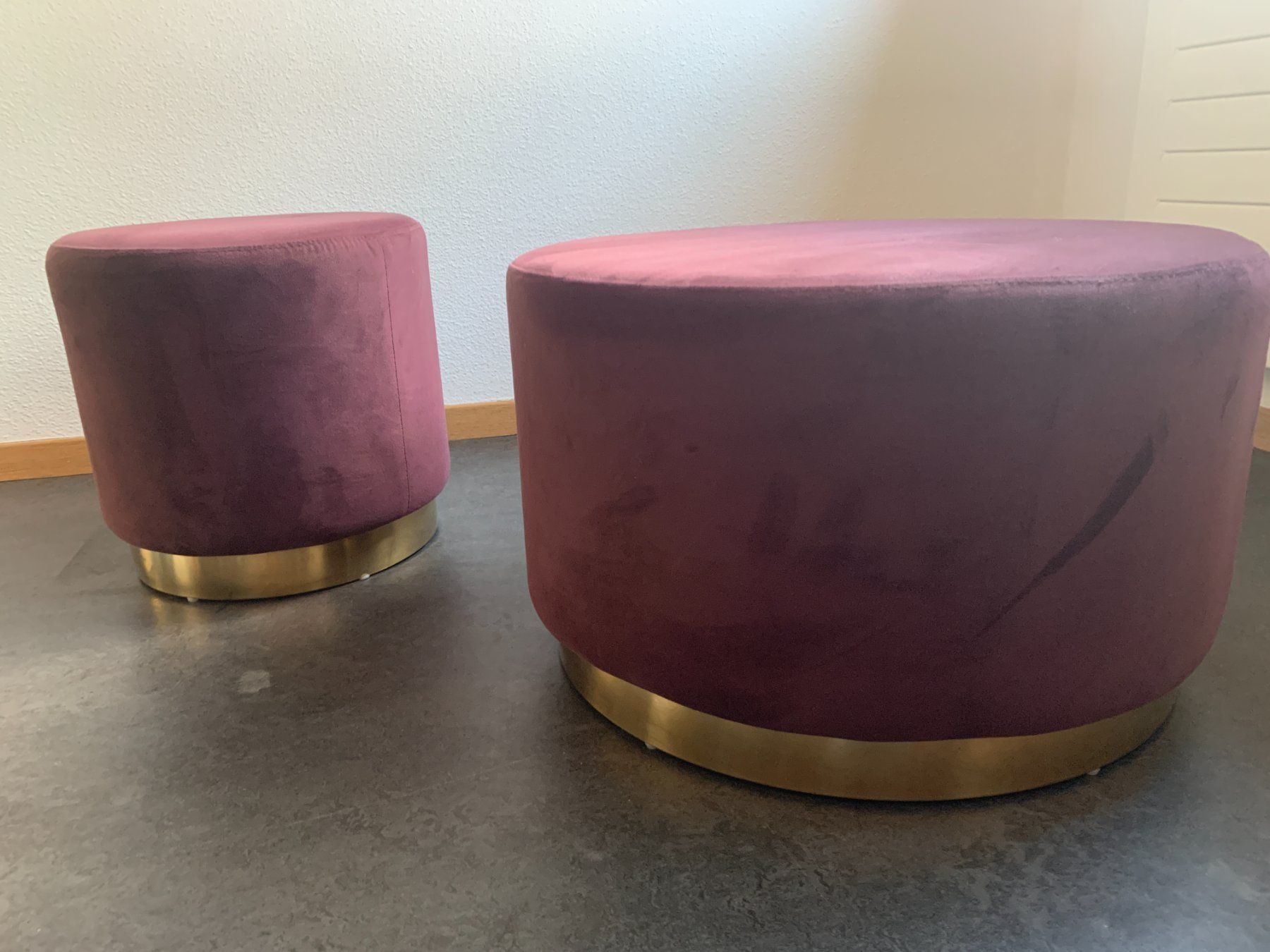 Hocker: 2 Hocker mit Messingsockel passend zu LAONA Sofa Samt – Gebraucht aus Zürich von anader 2