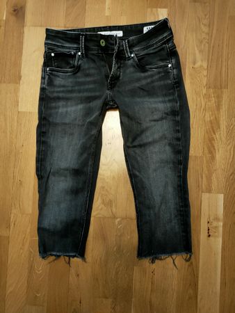 kurze Pepe Jeans schwarz 27, Loch innen in einer Hosentasche