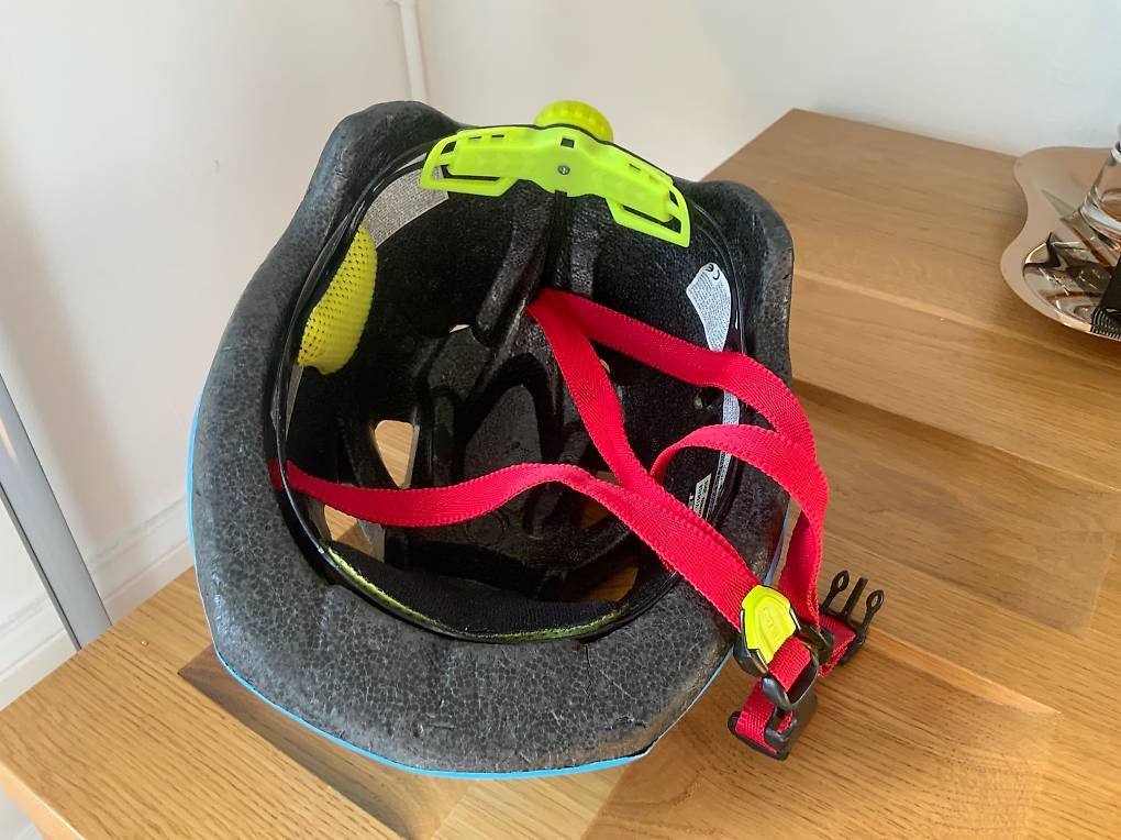 Caschi: Kindervelohelm Set (2 Stück) – Usato da Zürich venduto da til_9wtp 2