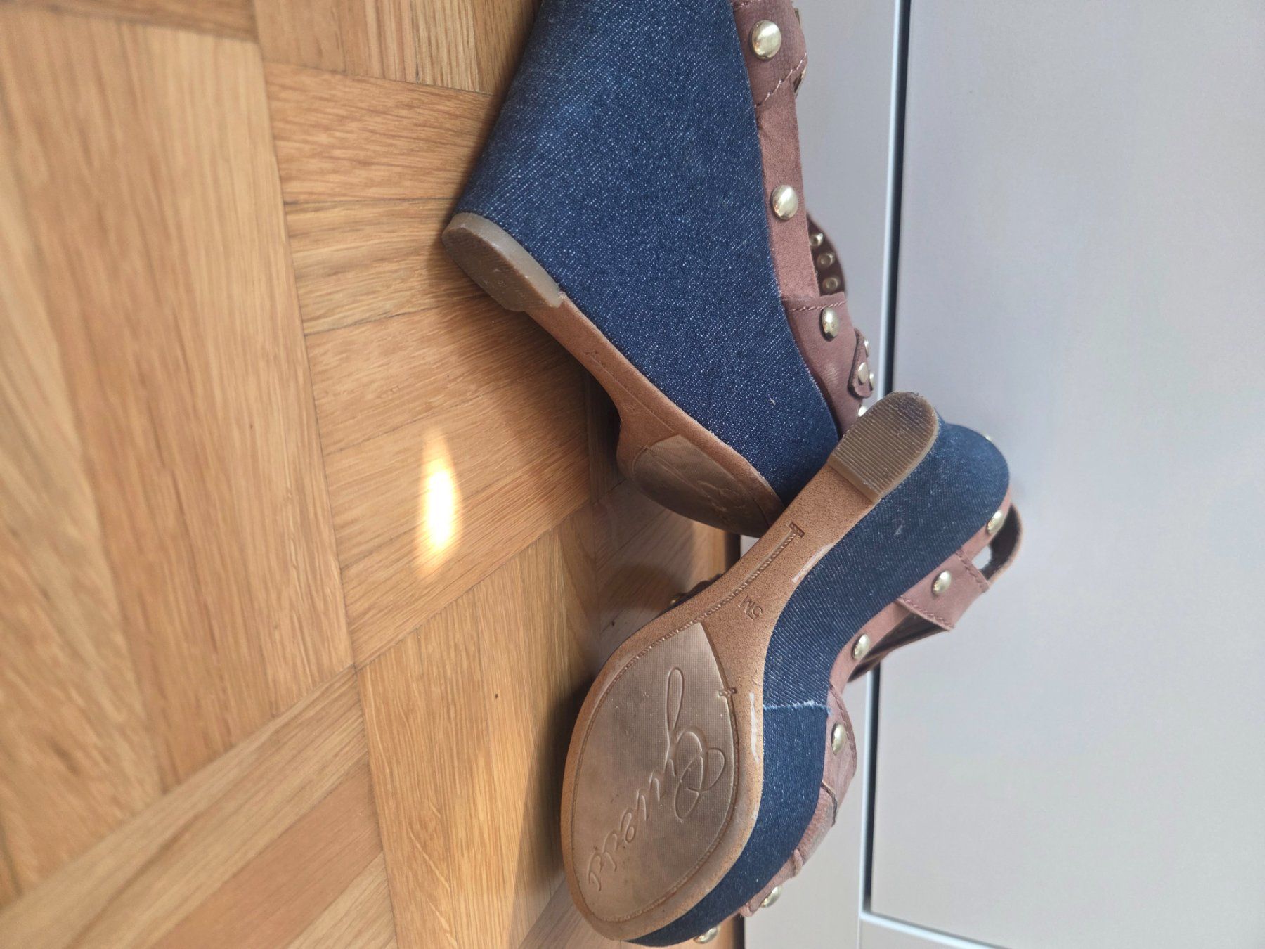 Scarpe da donna: Guess Keilsandalen, braun, Gr. 35 – Usato da Regensdorf venduto da sar_895z 2