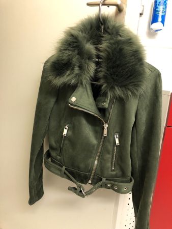 Kunstlederjacke mit Pelz 34