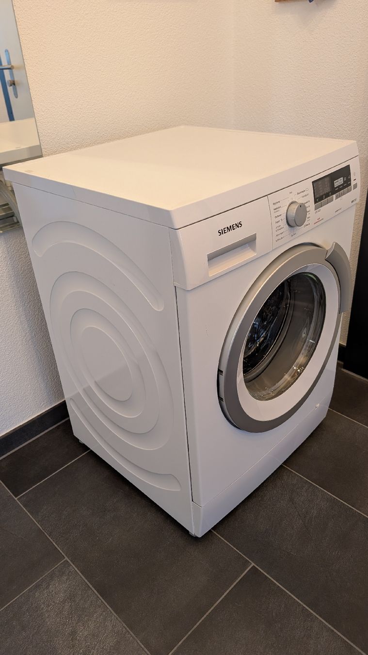 Siemens Lavatrici: Siemens Waschmaschine iQ700 – Usato da Trachslau venduto da Astr013
