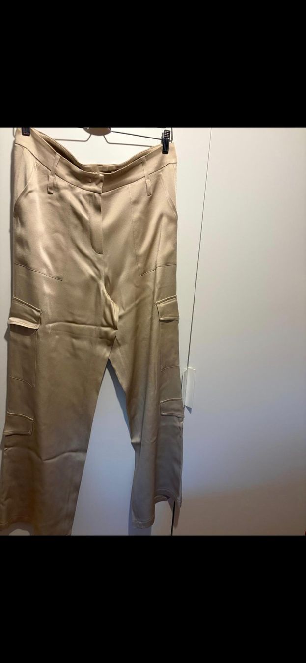 Cambio Pantaloni: Hose – Usato da Luzern venduto da Yel_low