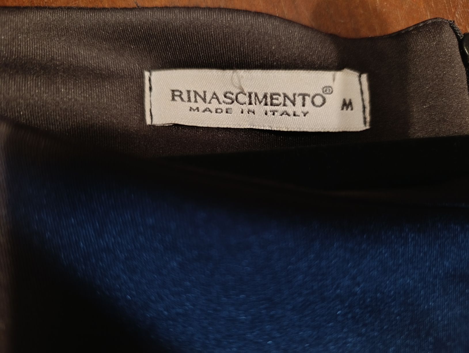 Vestiti: robe Rinascimento noire M – Usato da Monthey venduto da 04Elisa 2