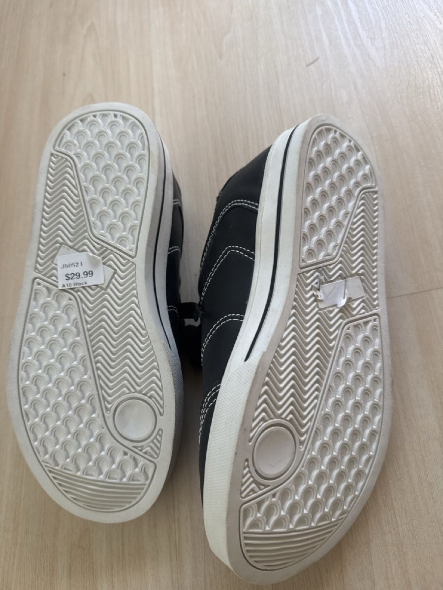 Scarpe per ragazzi: schwarze Sneakers neu Gr.35 – Nuovo (secondo la descrizione) da Zürich venduto da Dfroeschli 1