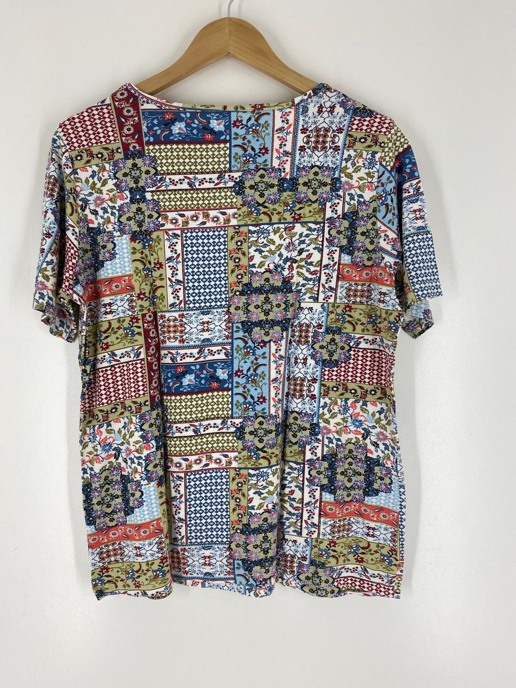 T-shirt: T-Shirt Rundhalsausschnitt, Grösse 44 – Usato da Mülligen venduto da Chleeblatt1941 1