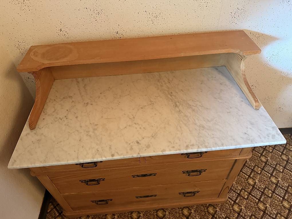 Commodes: Holzkommode – D'occasion à Riedern par Benissima01 1
