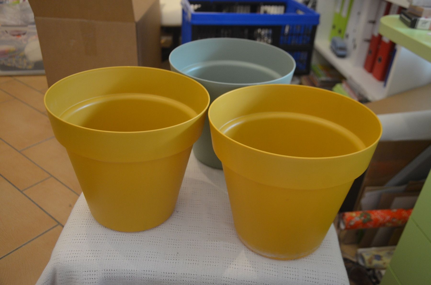 Vasi & Recipienti: 3 STUCK VASE PLASTIK – Usato da Chiasso venduto da Dolly015