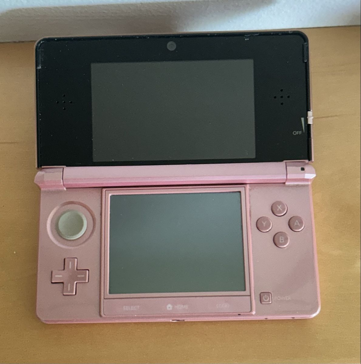 Nintendo Konsolen: Nintendo 3DS pink mit Ladekabel – Gebraucht aus Flurlingen von LucaRossi1999 1