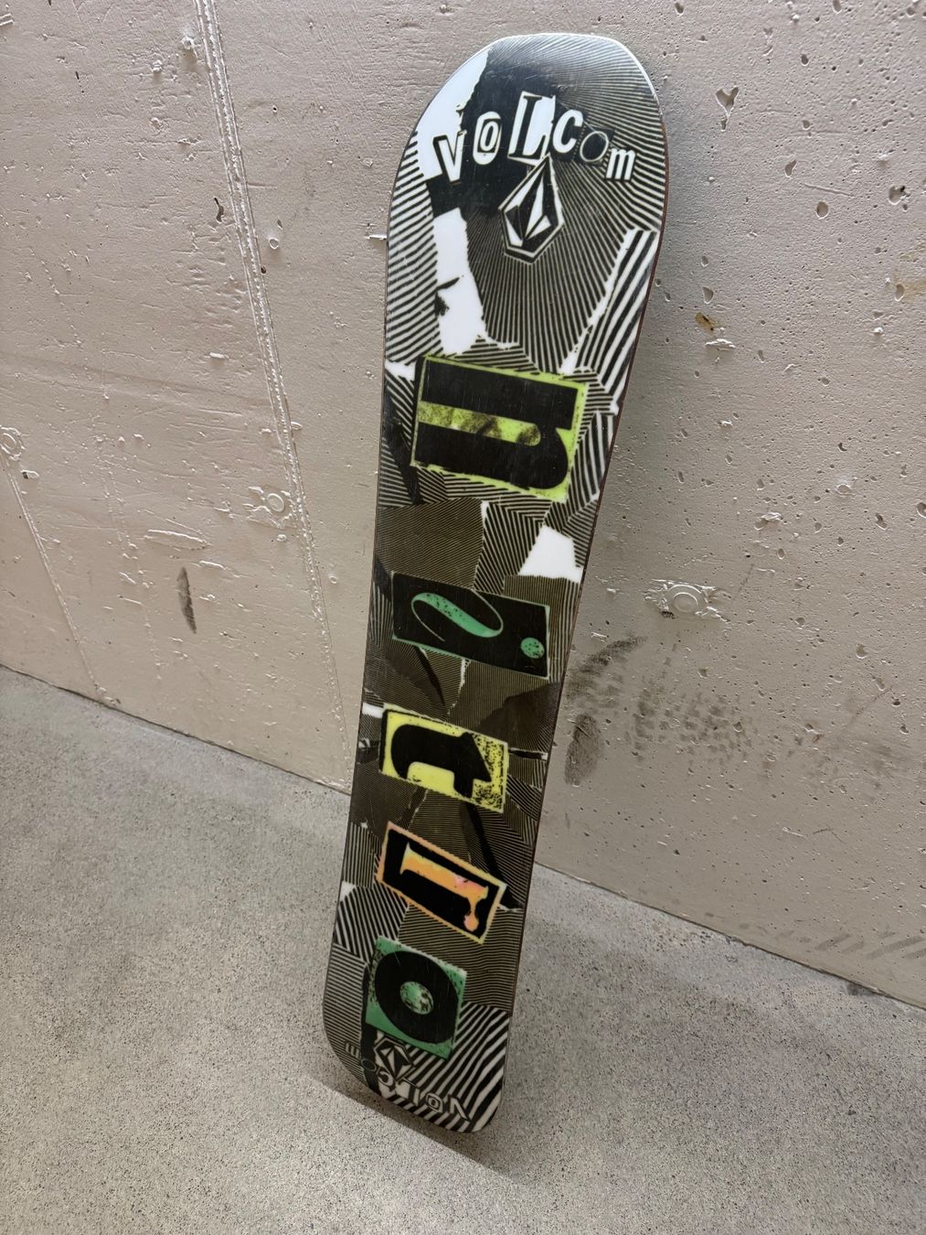 Snowboard Nitro Board: Nitro Snowboard Ripper Kids X Volcom 116 cm – Usato da Zürich venduto da mikedome 3