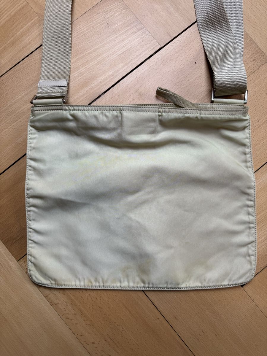 Prada Taschen: Prada Umhängetasche Beige Nylon – Gebraucht aus Bern von Mancini 1