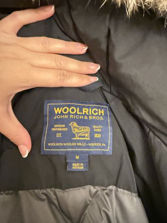 Woolrich Daunenjacke, Grösse M - Ideal für den Winter!