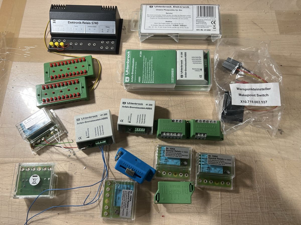 Modellini di ferrovie: Div Elektronik Bausteine – Usato da Dübendorf venduto da Troggy