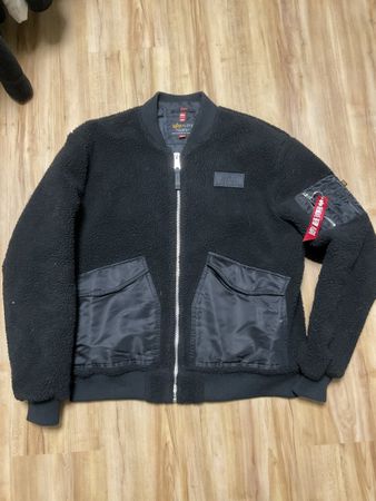 Alpha Industries Jacke schwarz Grösse XXL neuwertig