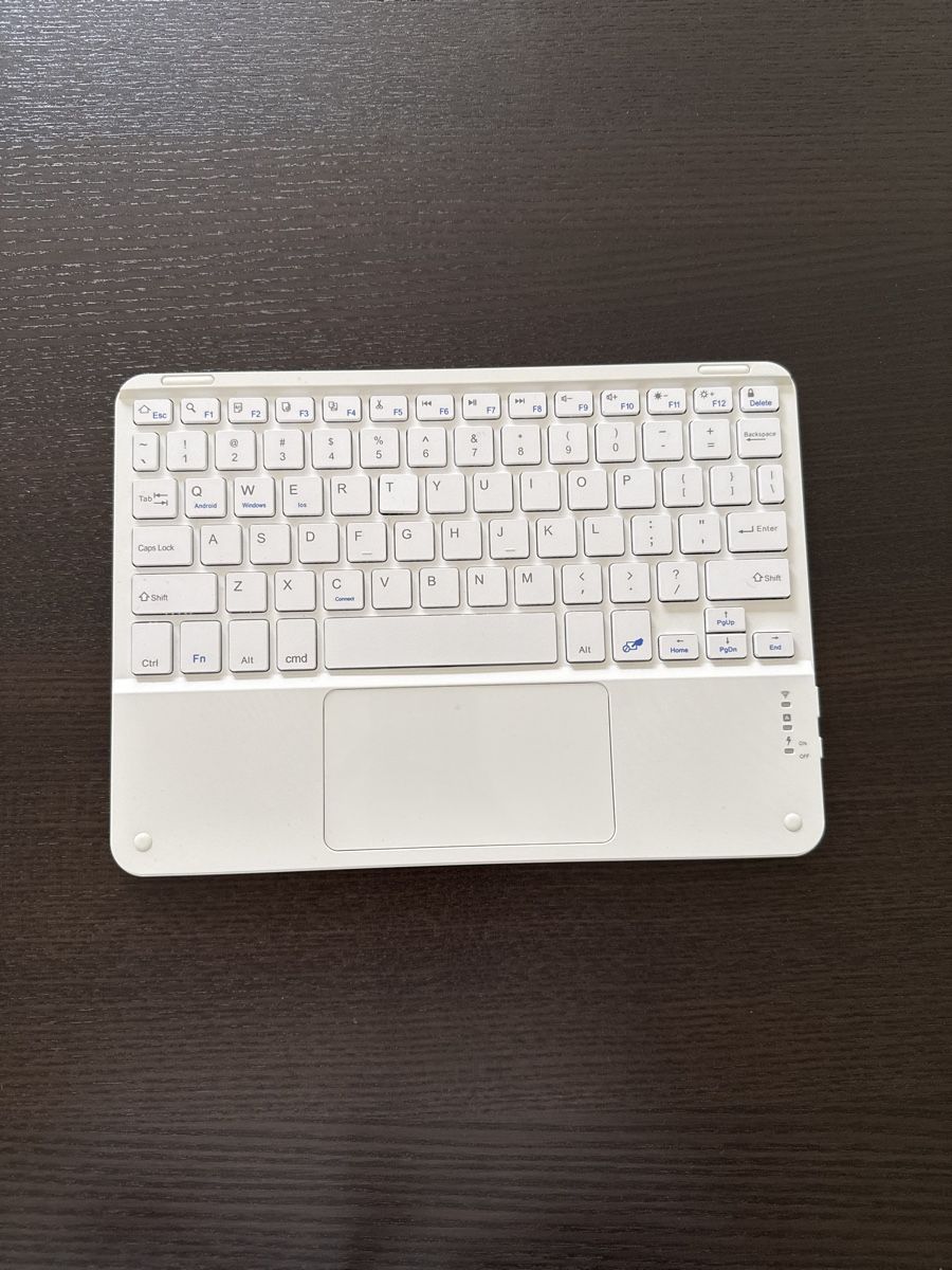 Claviers: Tablet Bluetooth Keyboard with Touchpad – Neuf (Voir description) à Münchenstein par emm_v9wv