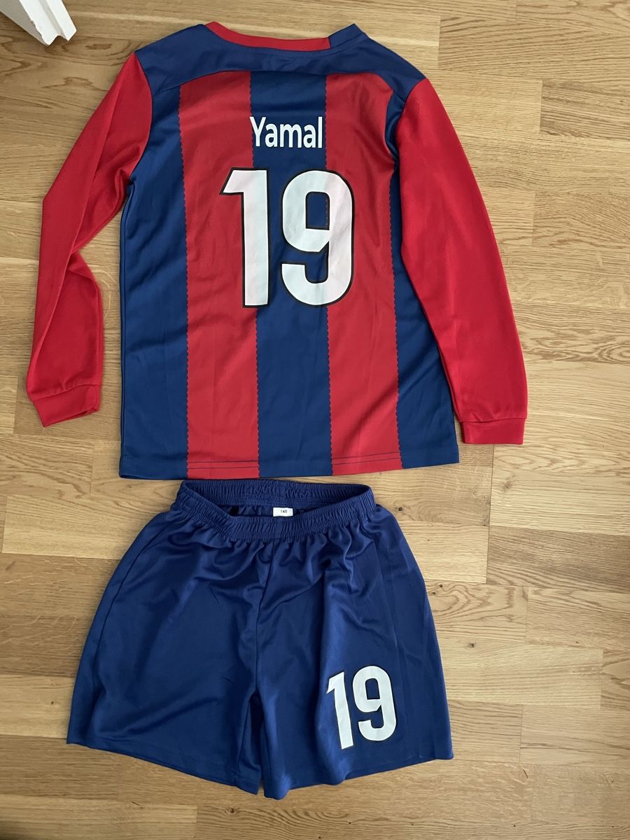 Completi: Sportanzug Grösse 140 Yamal – Usato da Bern venduto da calana80