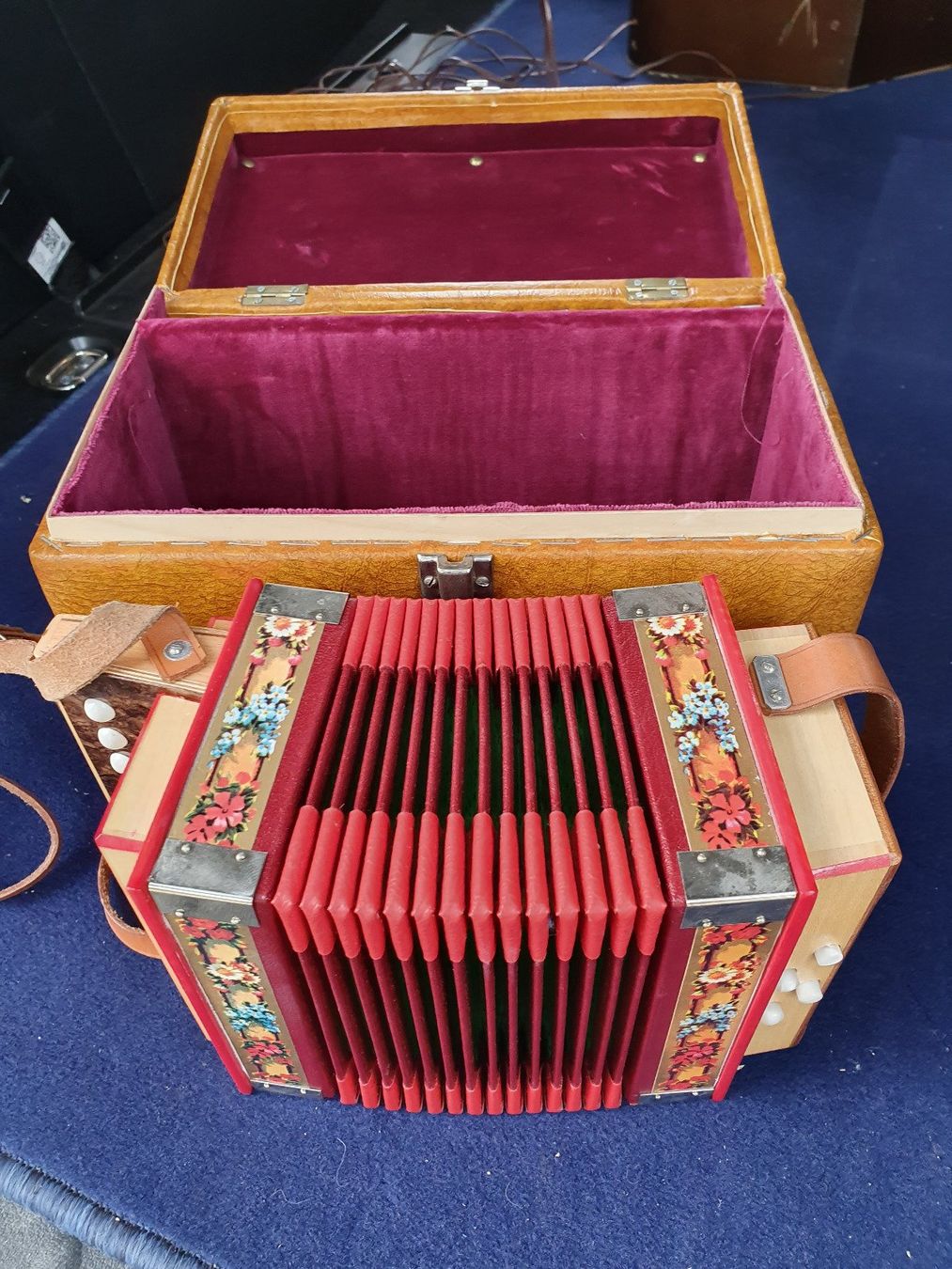 Strumenti musicali: Schwyzer Örgeli plus Hohner Norma III Deluxe – Usato da Mellikon venduto da Musikgarantie