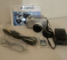 Olympus C-765 Ultra Zoom 4MP Digitalkamera und Zubehör