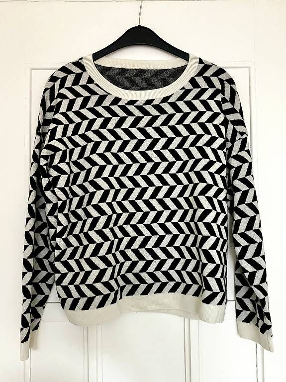 Pullover & Sweatshirts: neuwertiger schwarz-weisser Pullover S/M – Gebraucht aus Zürich von eis_yx9q 2