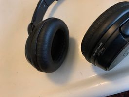 BeeWi Bluetooth Stereo Headphones. NP: 49.90 chf...