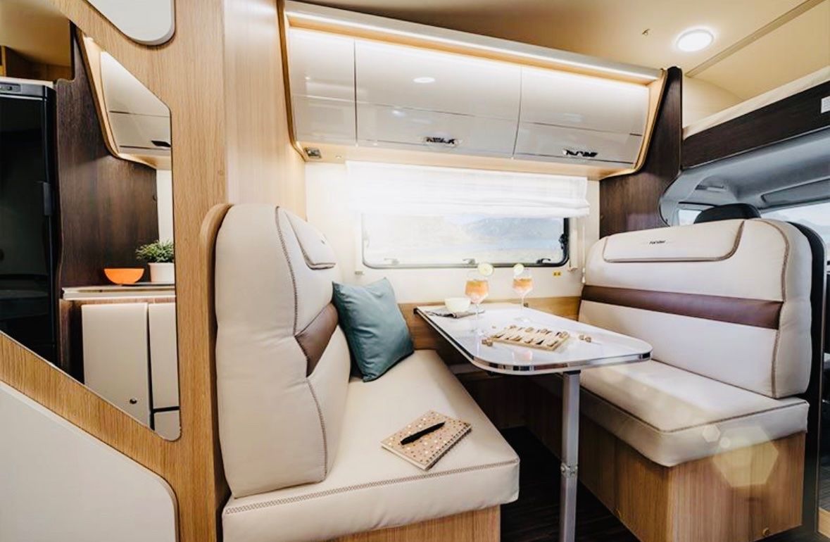 Véhicules de camping: Wohnmobil zu vermieten 6 Plätzer – D'occasion à Aeschiried par Camperfeeling 2