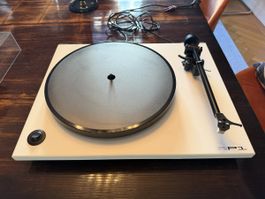 Platine vinyle Rega RP1 blanche – cellule Rega Carbon