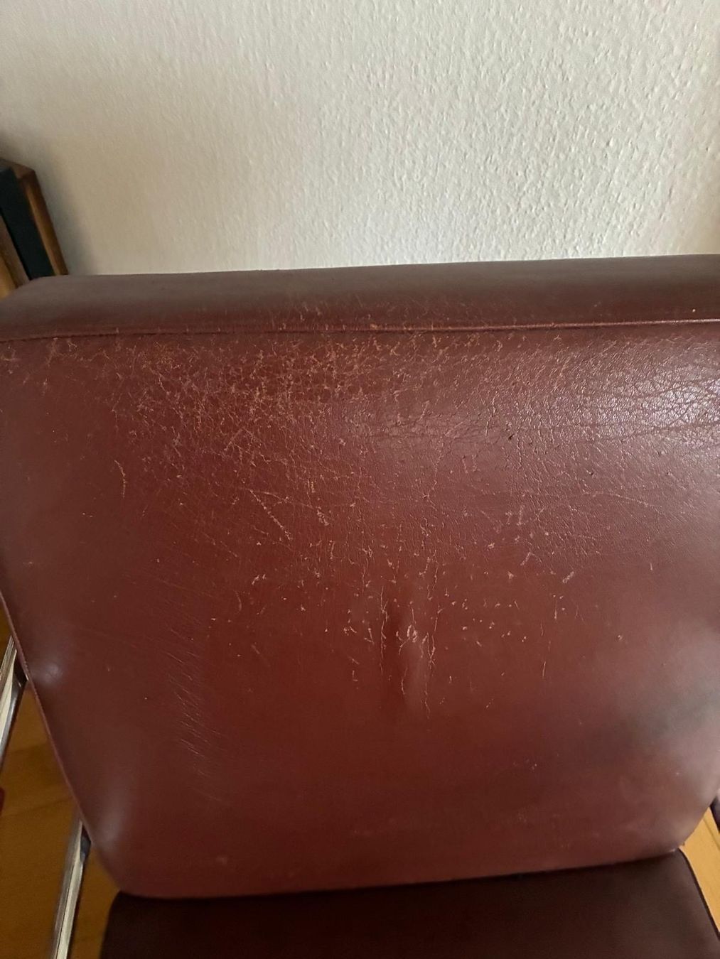 Sessel: Designer Ledersessel mit Hocker – Gebraucht aus Luzern von Belle-Epoque 1