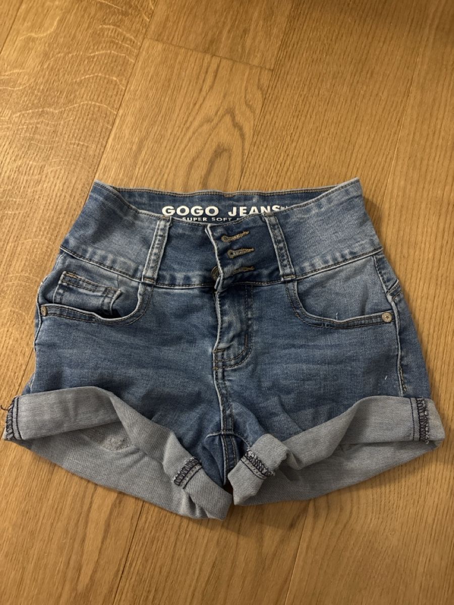 Jeans: GOGO Jeans Denim Shorts – Usato da Steinhausen venduto da zgo_6dc6