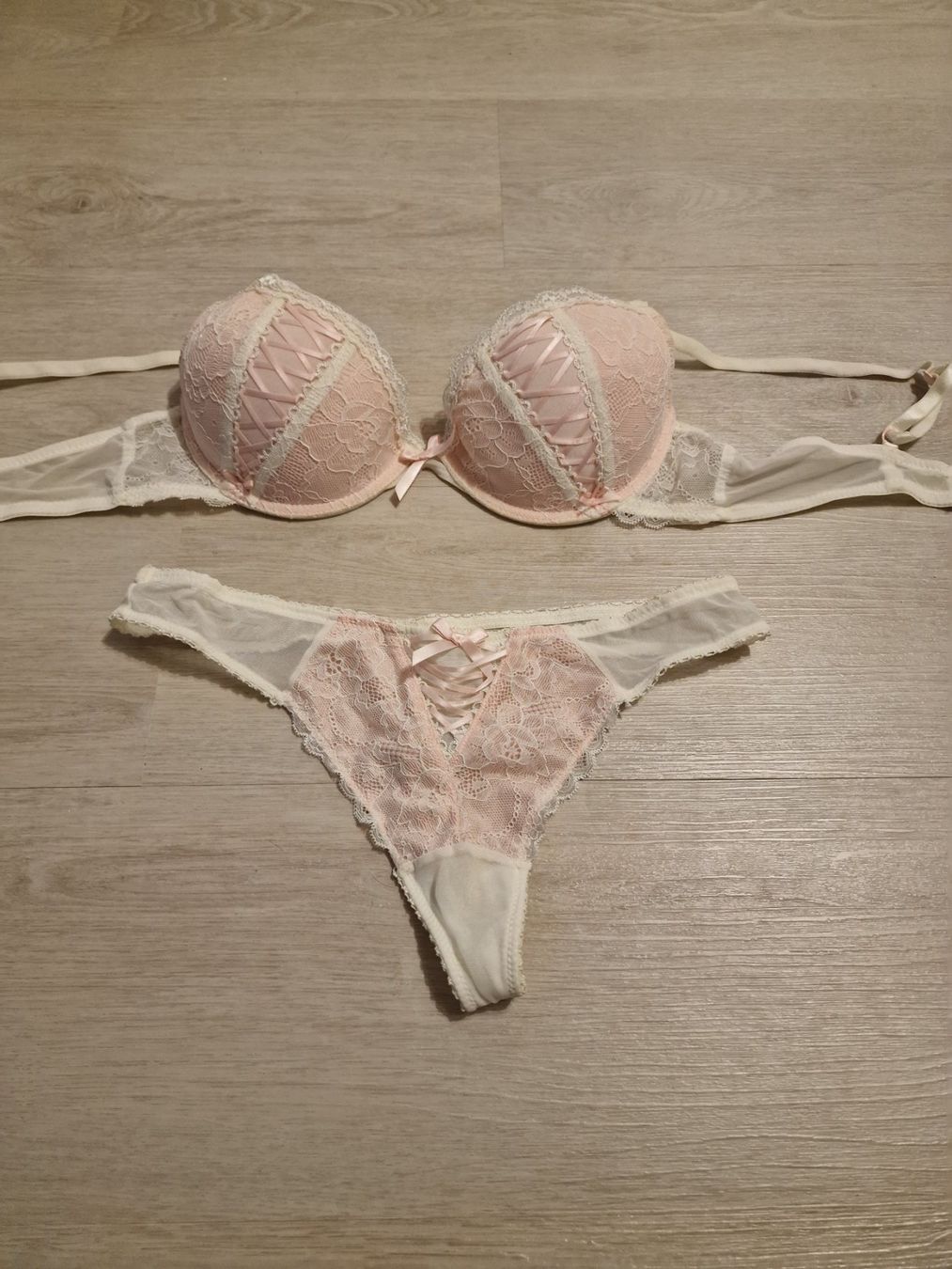 Altra biancheria intima: Dessous Set Push-Up und String – Nuovo e nell'imballaggio originale da Schübelbach venduto da chinchilla84