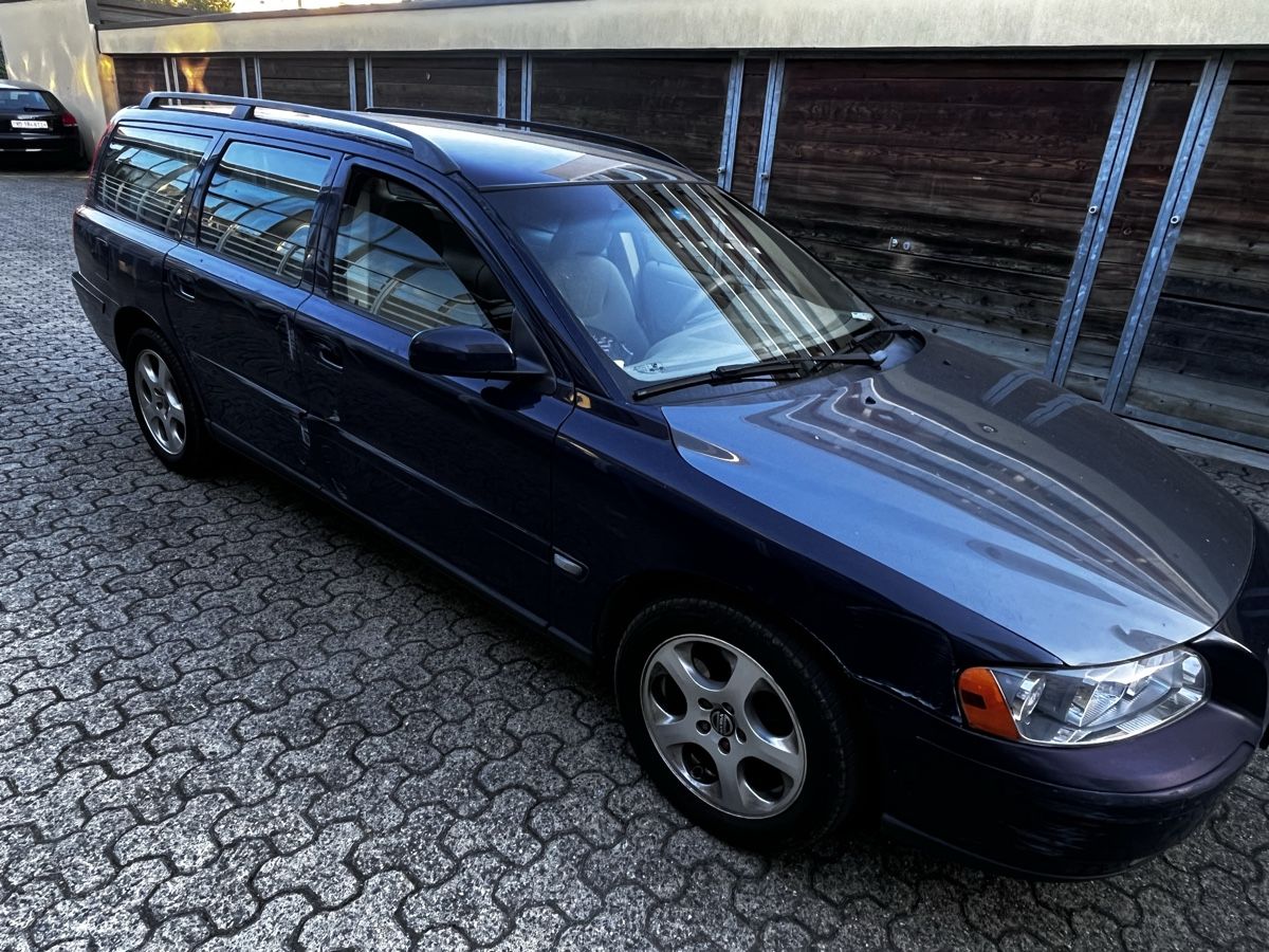 Volvo Automobili: Volvo V70 – Difettoso da Lausanne venduto da ell_y6j2 2