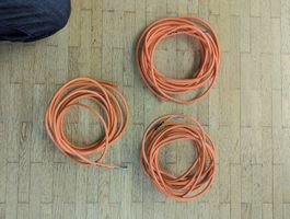 Oranges Kabel, 4 Phasen, 1x 2.50m, 1x1.90m und 1x1.40m