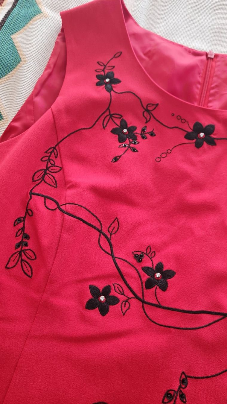 Vestiti: Cute red dress – Usato da Bonstetten venduto da Denitza87 2