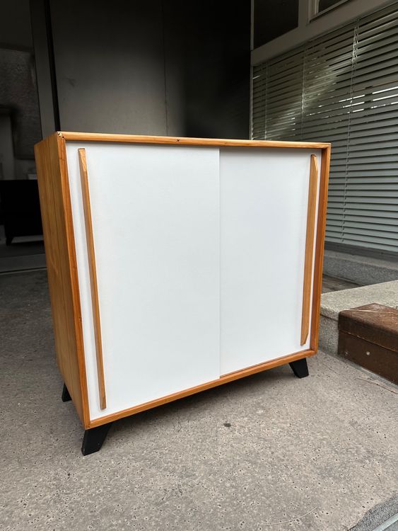 Kleiner Schrank Vintage