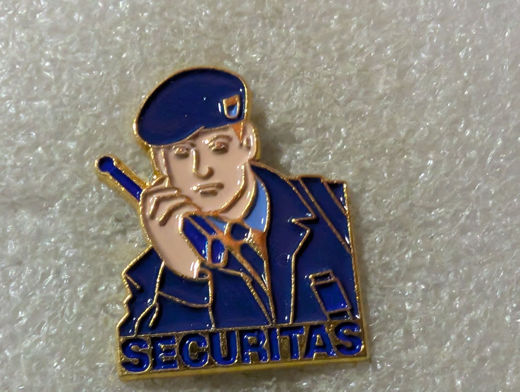 Placchette & Badge: Ansteckpin 132: Securitas – Usato da Oppligen venduto da Pin-Fall-Shop