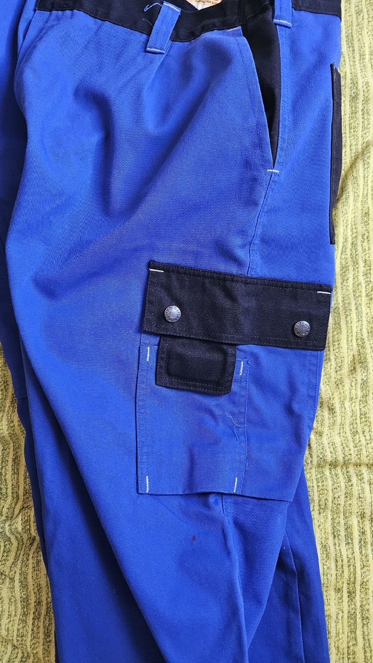 Pantaloni: Blaue Cargo Arbeitshose Grösse 48 gebraucht – Usato da Kriens venduto da fat_6ghn 2