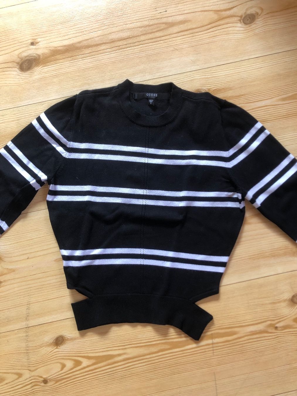 Guess Tops: Pull Guess – D'occasion à Bulle par sop_ct6x 3