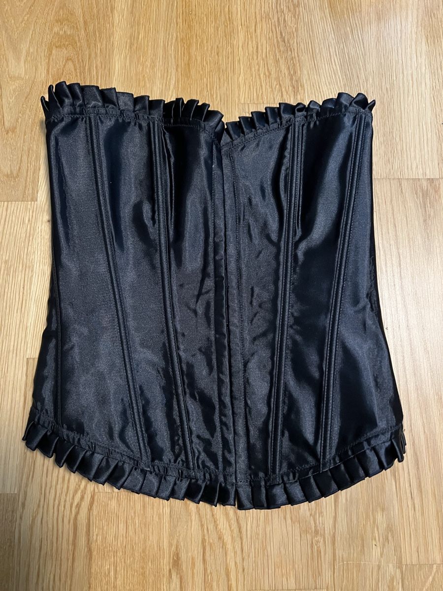 Altra biancheria intima: Schwarz Korsett mit Rüschen Gr. L – Usato da Winterthur venduto da mel_wy