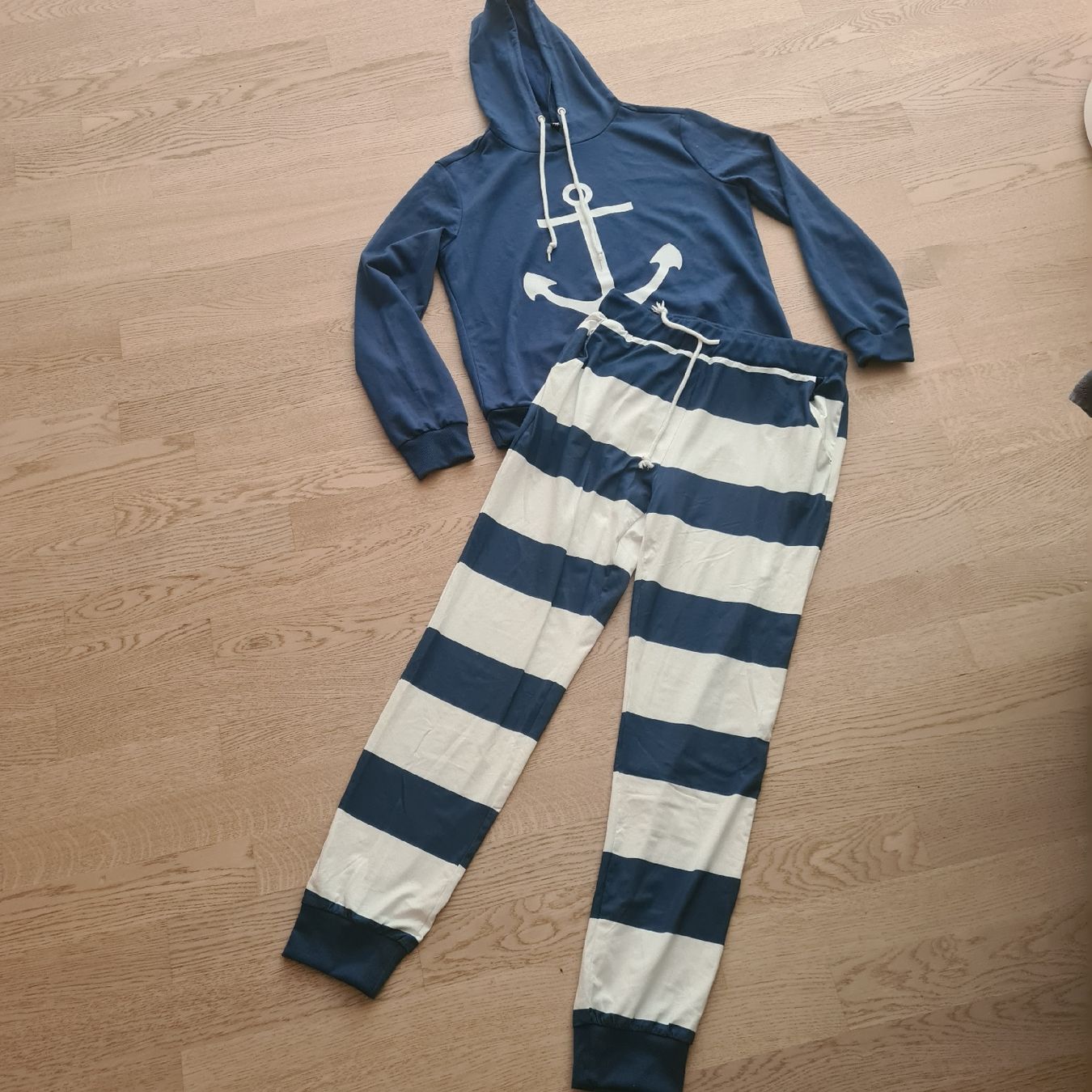 Completi & Tailleur: Damen 2 teiligerTrainings Anzug Gr. M – Usato da Steinen venduto da turbogeiss99 4