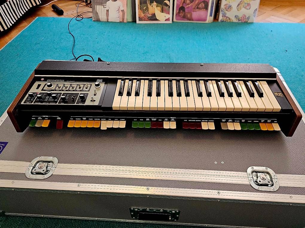 Roland Musikinstrumente: Roland SH 2000 Vintage Analog Synthesizer – Defekt aus Zürich von  1