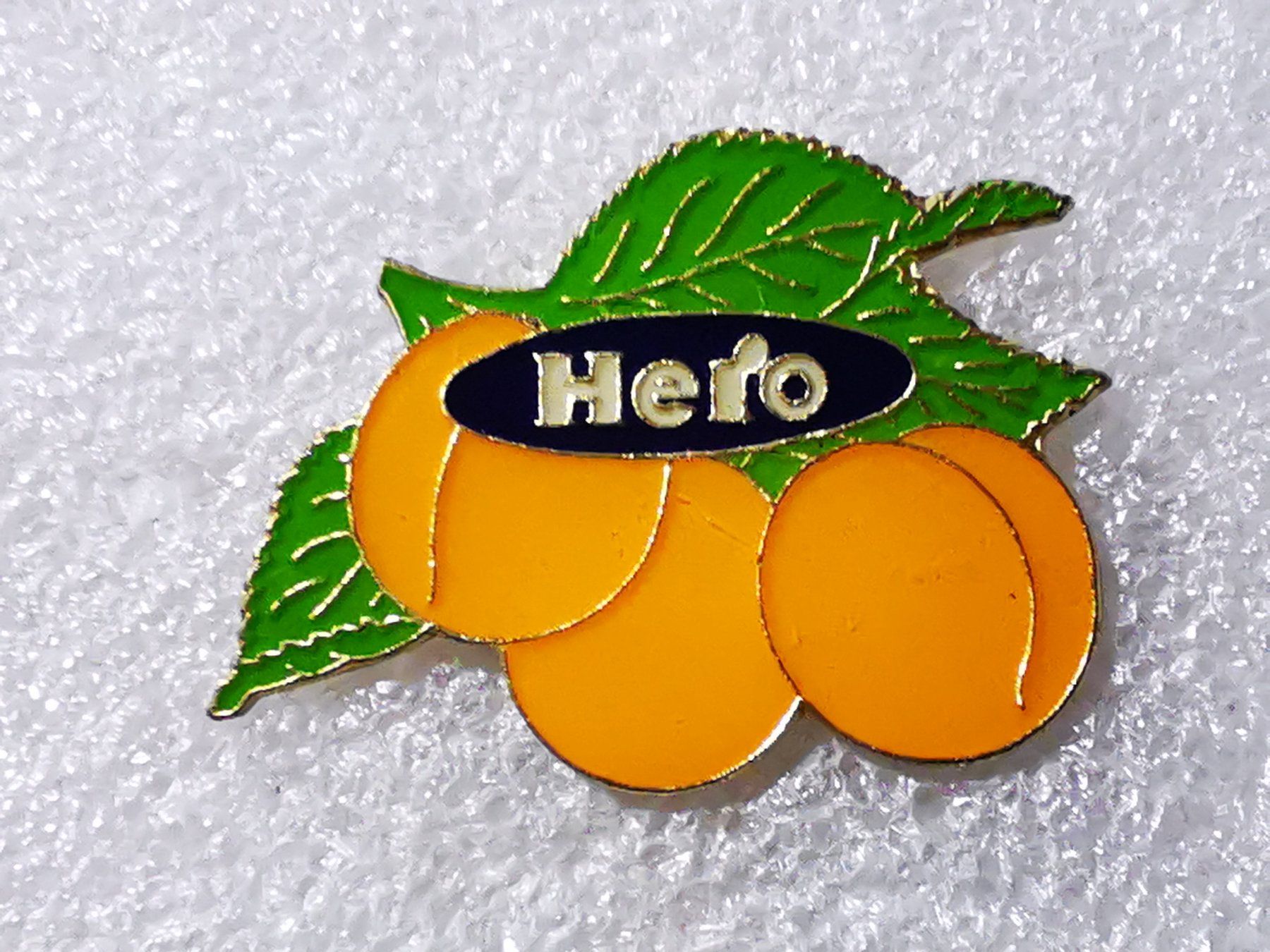 Placchette & Badge: Ansteckpin 44: Hero – Usato da Oppligen venduto da Pin-Fall-Shop