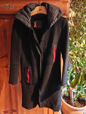 Wollmantel von Cop Copine, Grösse S, Farbe Schwarz.