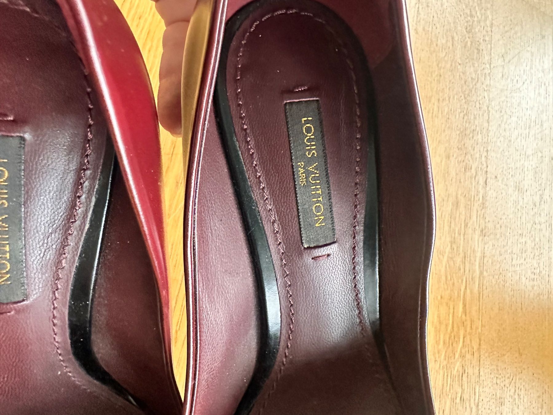 Louis Vuitton Damenschuhe: Louis Vuitton burgundy pumps 35,5-36 – Gebraucht aus Zürich von Ele_fashionista 4