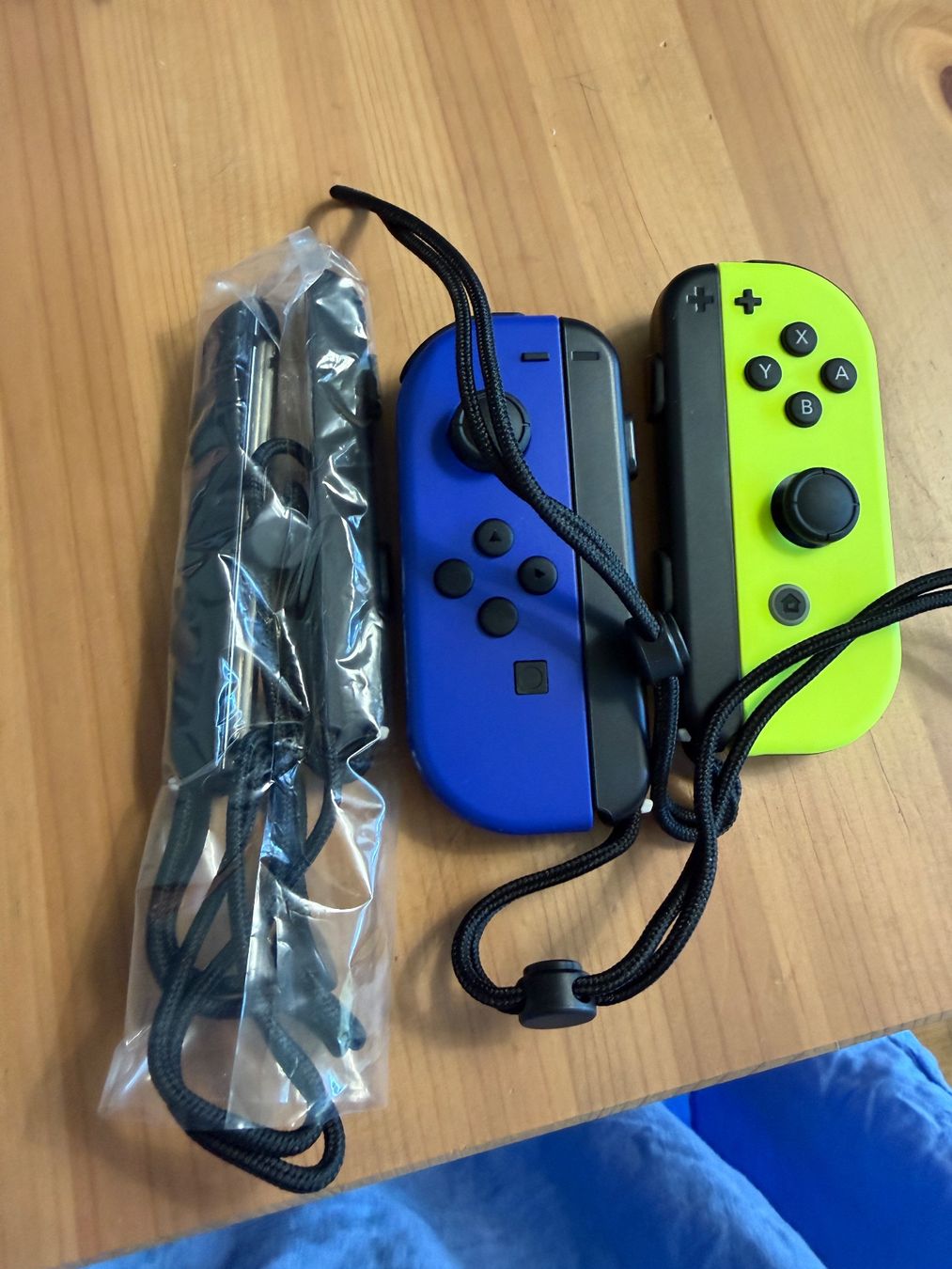 Nintendo Konsolen: Nintendo Switch console, gris, avec accessoires, bon état – Gebraucht aus Romanel-sur-Lausanne von pal_wwb8 1
