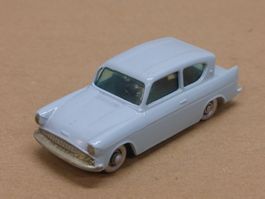 Matchbox Ford Anglia hellblau Modellauto