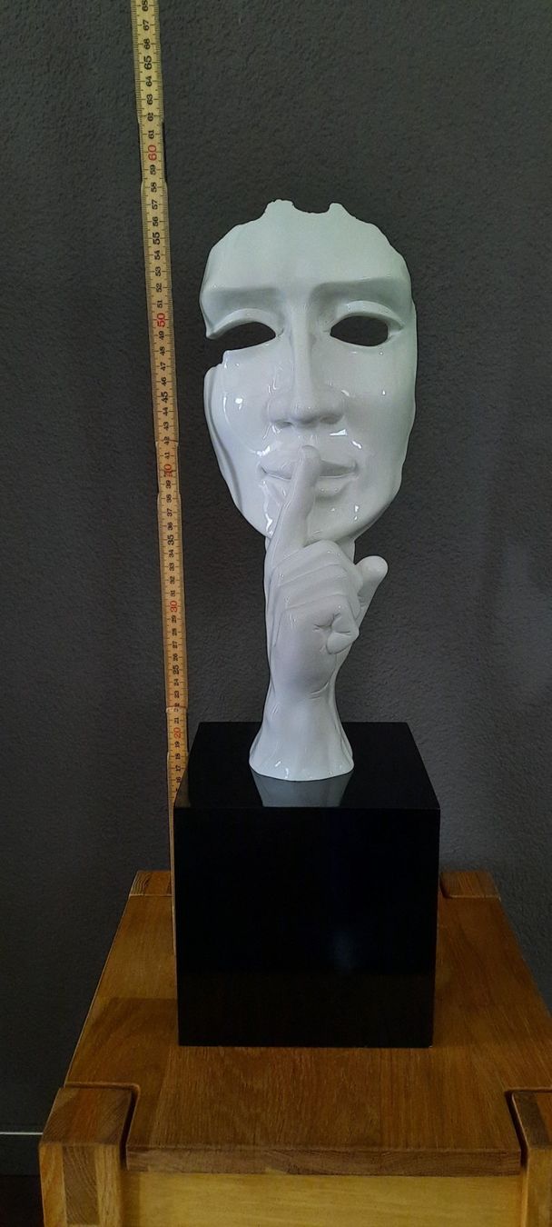 Skulpturen & Statuen: Maske aus Gips auf Holzsockel – Gebraucht aus Thun von Beathun 1